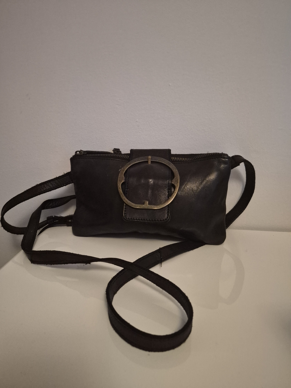 Sleek Black Leather Crossbody with Decorative Brass Ring